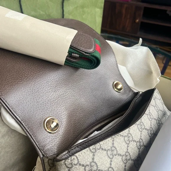 Like new Gucci purse. Only worn once. Receipt is in photos. - Picture 2 of 8